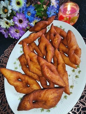 Faworki drożdżowe z dodatkiem ziemniaków