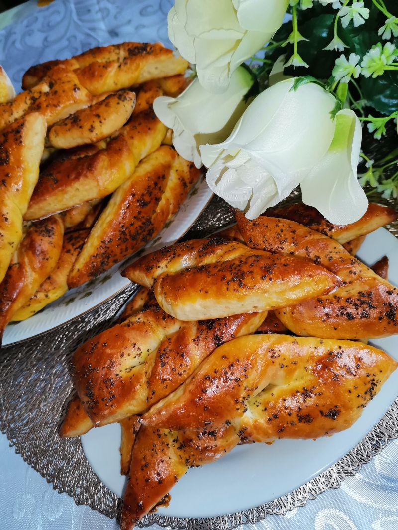 Faworki drożdżowo - twarogowe na jogurcie. Faworki drożdżowo - twarogowe na jogurcie.