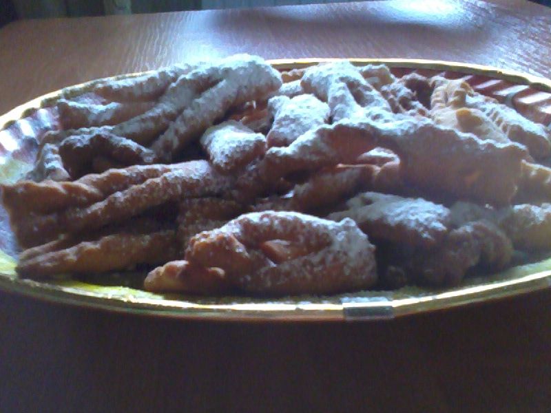 Faworki lub inaczej chrust