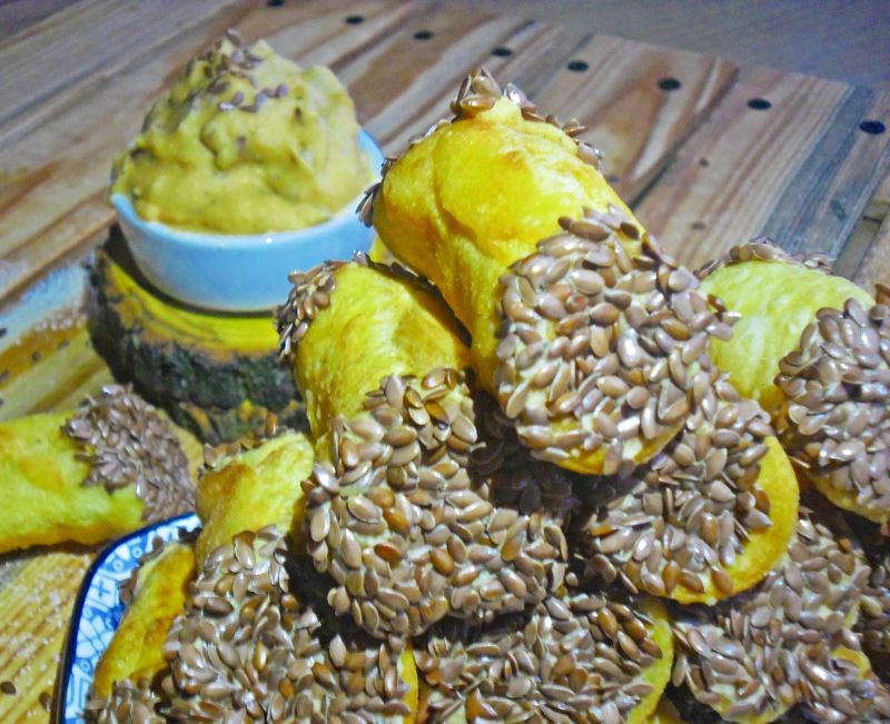 Faworki nadziewane pasta z soczewicy