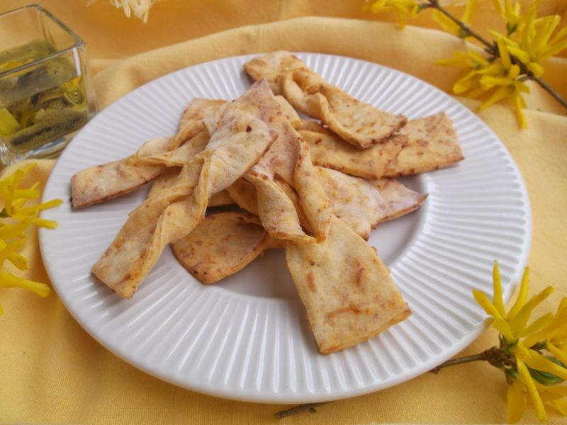 Faworki serowo-paprykowe z piekarnika