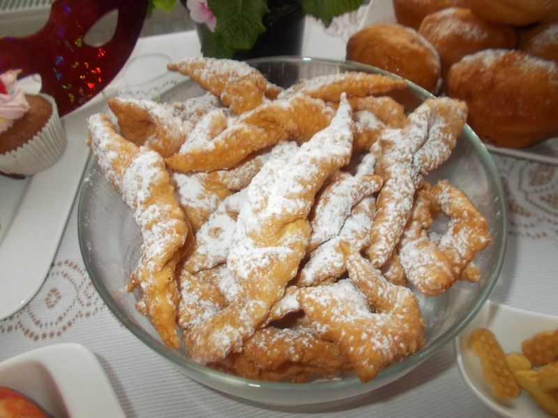 Faworki tłusto-czwartkowe Faworki tłusto-czwartkowe