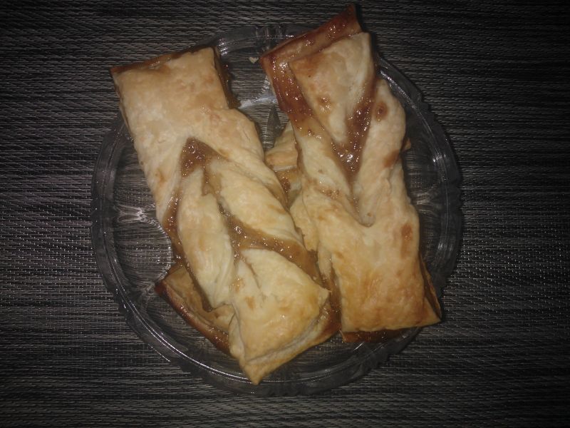 Faworki z ciasta francuskiego Faworki z ciasta francuskiego