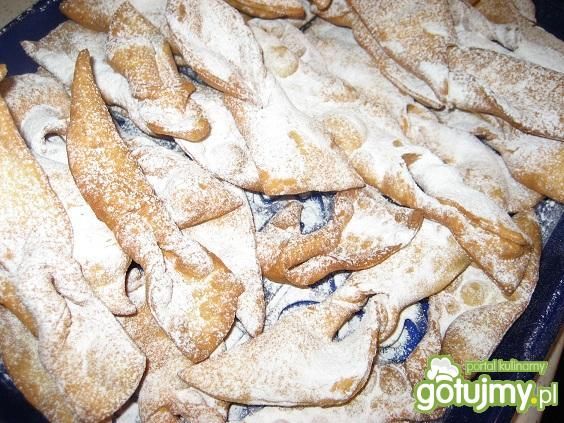 Faworki znane również jako chrust