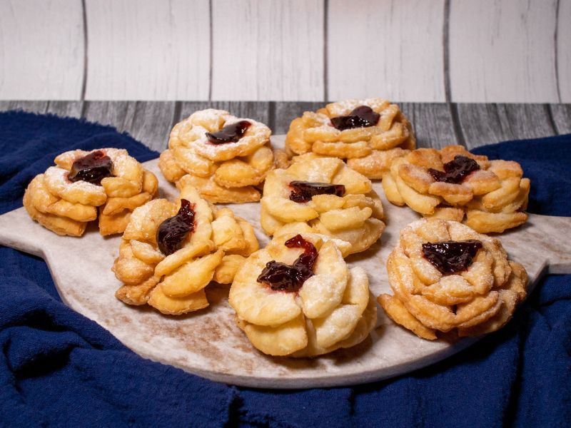 Faworkowe różyczki Faworkowe różyczki