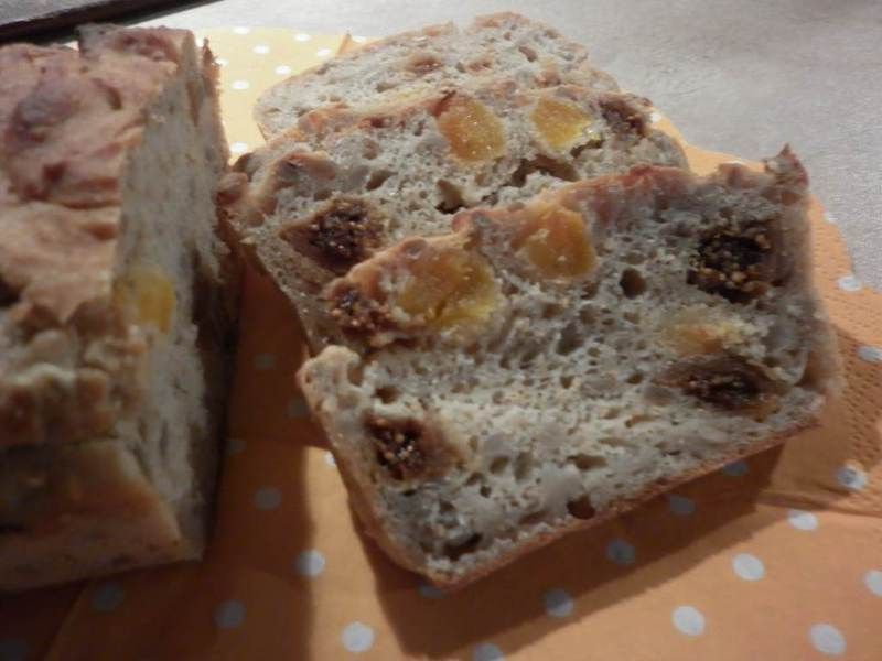 Figa i morela w kefirowym chlebku