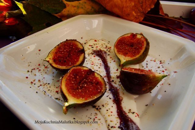 Figi w karmelu z jogurtem greckim 