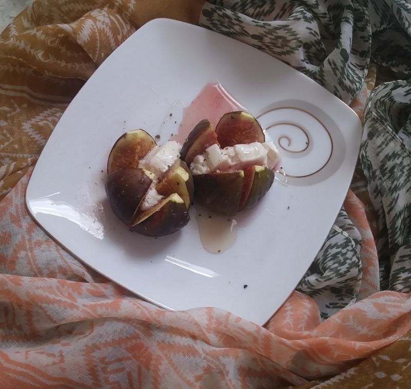 Figi zapiekane z kozim serem Figi zapiekane z kozim serem