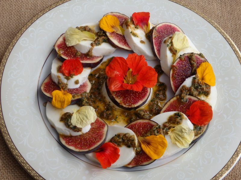 Figowe caprese z pesto