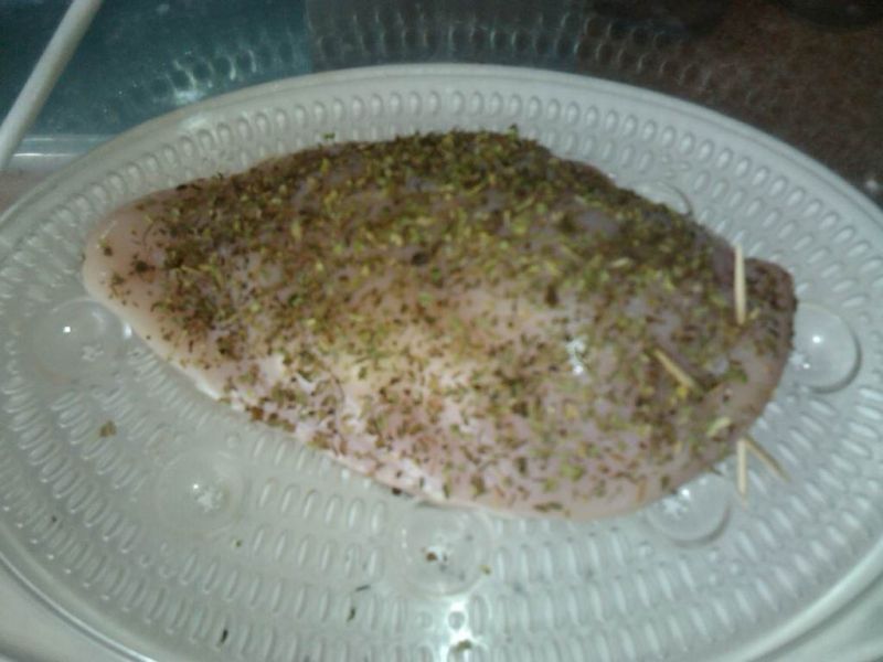 Filet drobiowy w ziołach prowansalskich z serem 