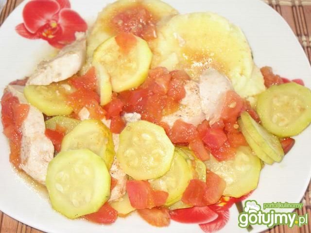 Filet drobiowy z cukinia i pomidorami