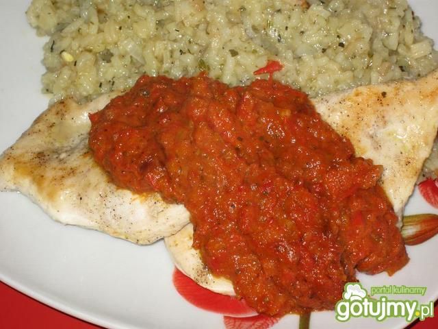 Filet drobiowy z paprykowym sosem