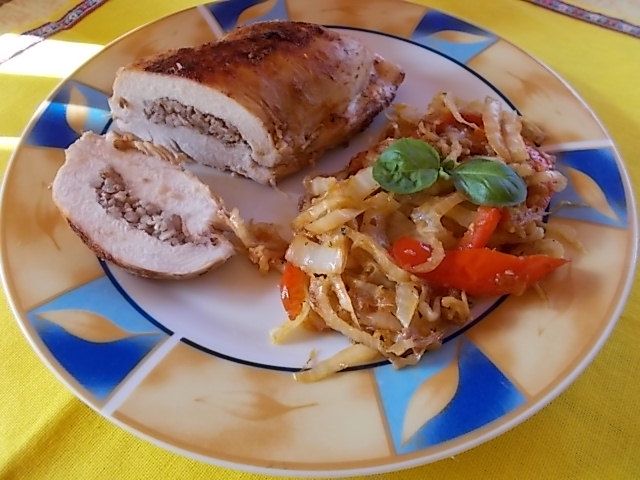 Filet nadziewany kaszą i orzechami