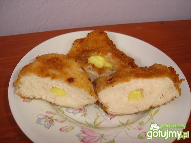 Filet nadziewany żółtym serem. Filet nadziewany żółtym serem.
