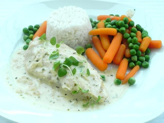 Filet oregano w sosie winno -śmietanowym Filet oregano w sosie winno -śmietanowym