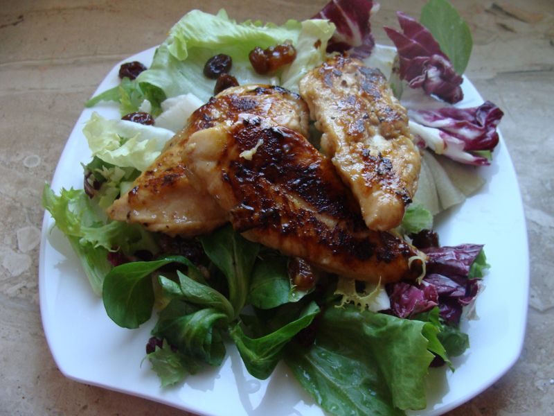 Filet w marynacie czosnkowo rodzynkowej