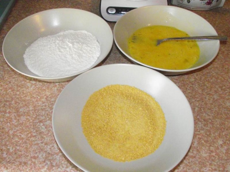 Filet w płatkach kukurydzianych z sosem curry 