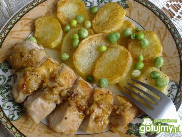 Filet w sosie pomarańczowym z orzechami  Filet w sosie pomarańczowym z orzechami