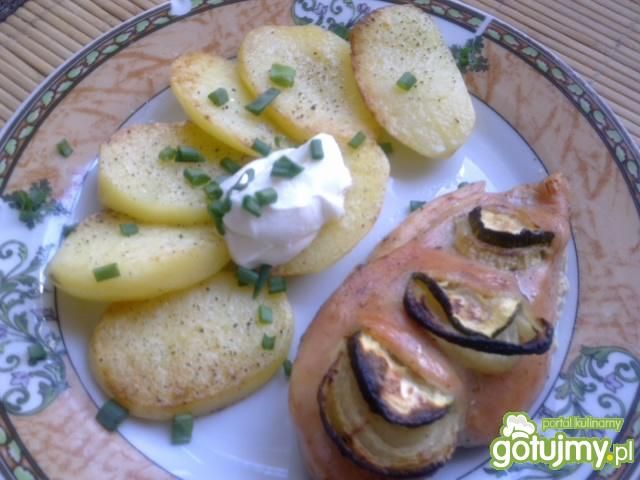 Filet z cukinią i cebulką 