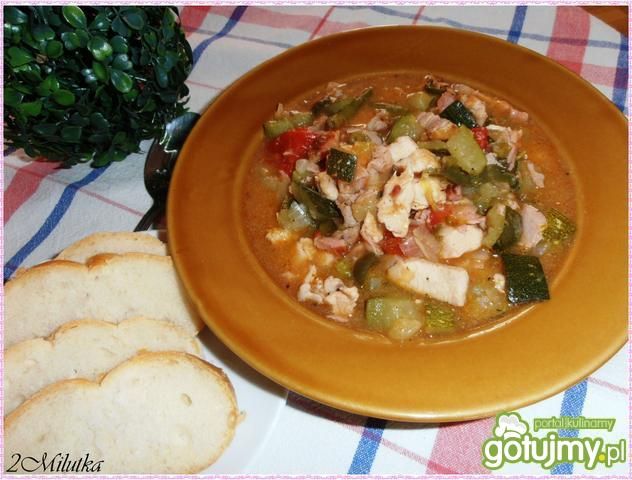 Filet z indyka na pikantnej jarzynce