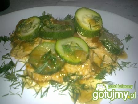 Filet z indyka z  cukinią.