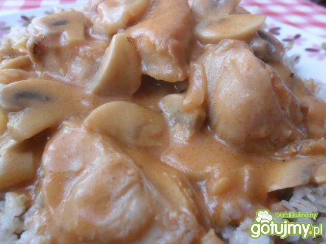 Filet z indyka z pieczarkami i kaszą