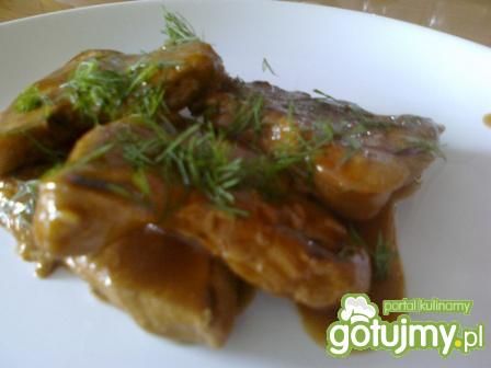 Filet z indyka z sosem.