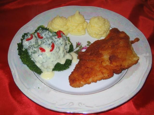 Filet z indyka z ziemniakami i brokuly Filet z indyka z ziemniakami i brokuly