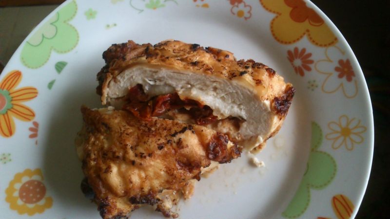 Filet z kurczaka nadziany suszonymi pomidorami Filet z kurczaka nadziany suszonymi pomidorami