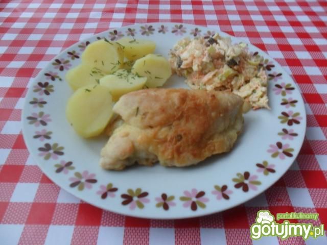 Filet z kurczaka panierowany w mące Filet z kurczaka panierowany w mące