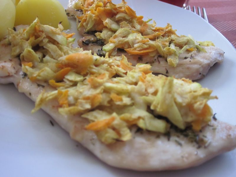 Filet z kurczaka po warzywno-musztardową kołderką