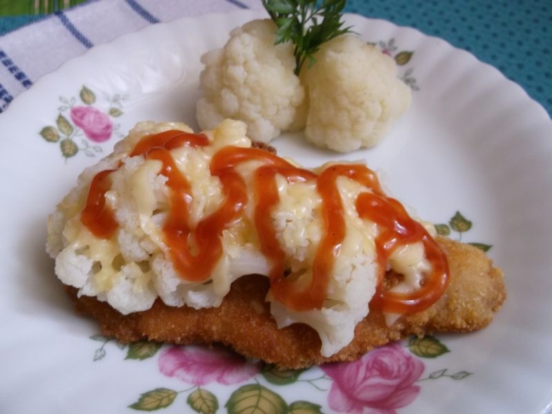 Filet z kurczaka pod kalafiorową pierzynką Filet z kurczaka pod kalafiorową pierzynką