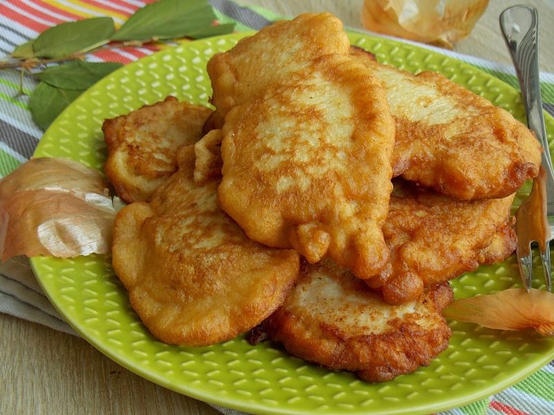 Filet z kurczaka w cieście cebulowym Filet z kurczaka w cieście cebulowym