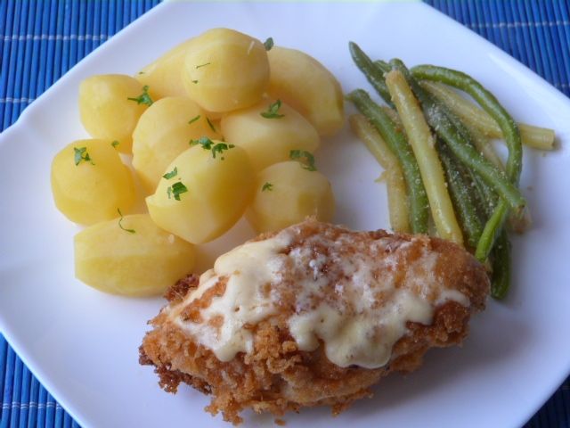 Filet z kurczaka w panierce z żółtym serem