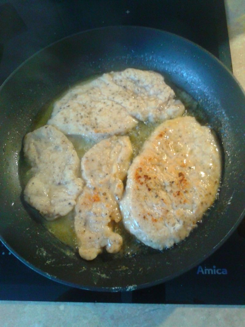 Filet z kurczaka w sosie maślano-winnym Filet z kurczaka w sosie maślano-winnym