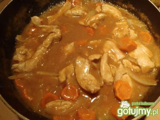 Filet z kurczaka w sosie orzeszkowym