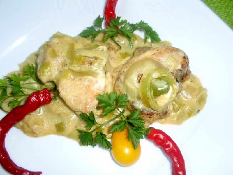 Filet  z  kurczaka w sosie porowym