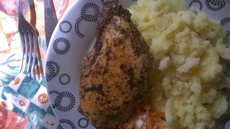 Filet z kurczaka w ziołowej panierce Filet z kurczaka w ziołowej panierce