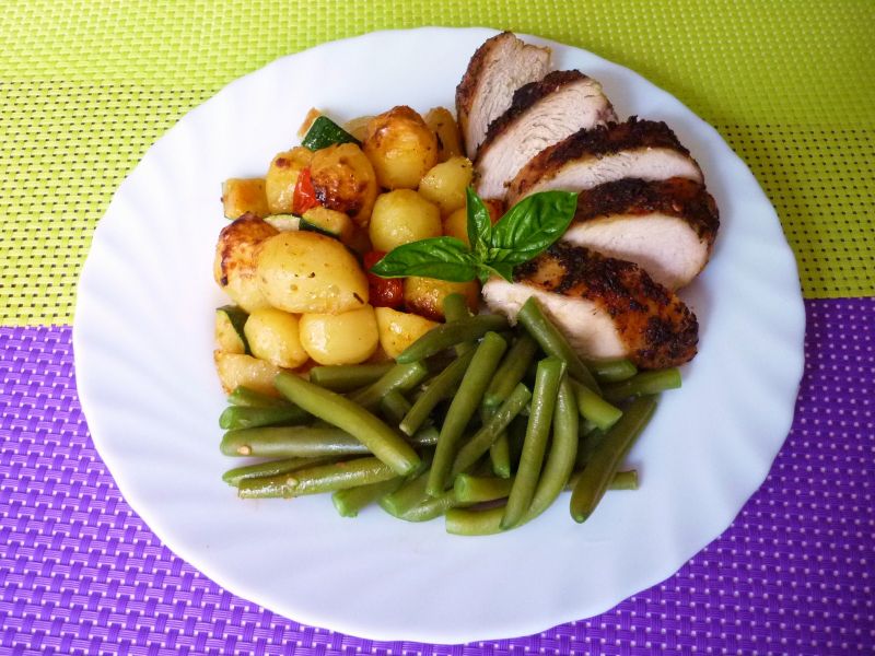 Filet z kurczaka z bazylią i czosnkiem