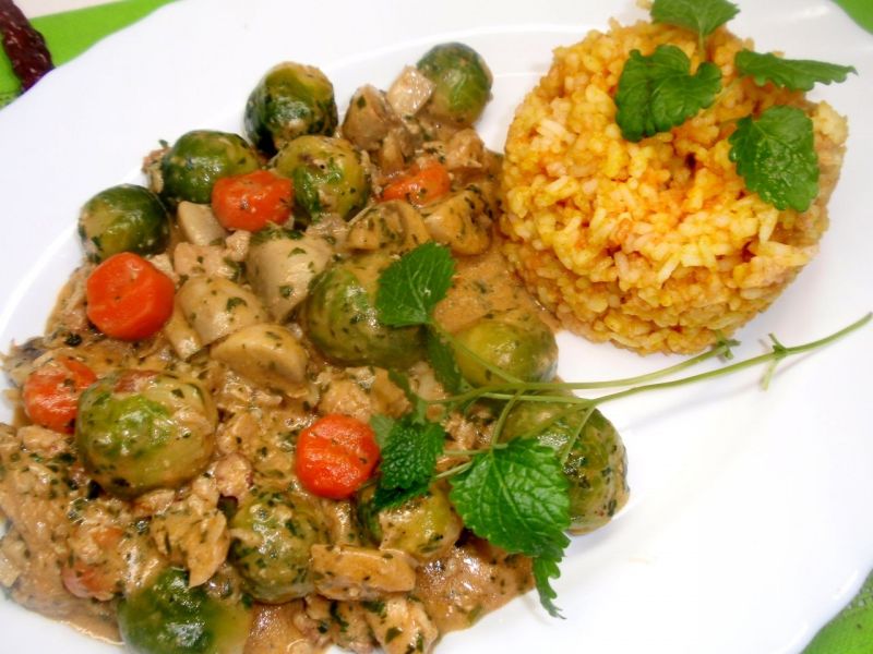 Filet z kurczaka z brukselką i marchewką