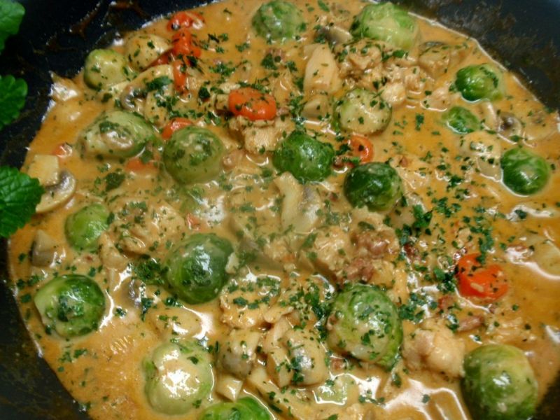 Filet z kurczaka z brukselką i marchewką