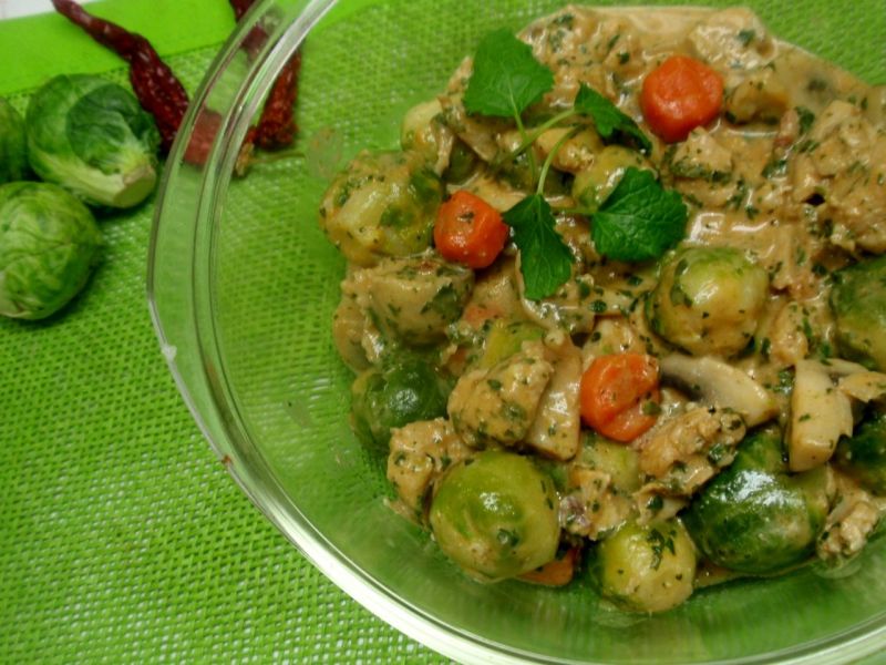 Filet z kurczaka z brukselką i marchewką