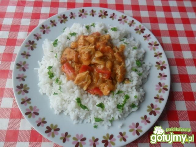 Filet z kurczaka z papryką w sosie Filet z kurczaka z papryką w sosie