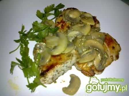 Filet z kurczaka z pieczarkami. Filet z kurczaka z pieczarkami.