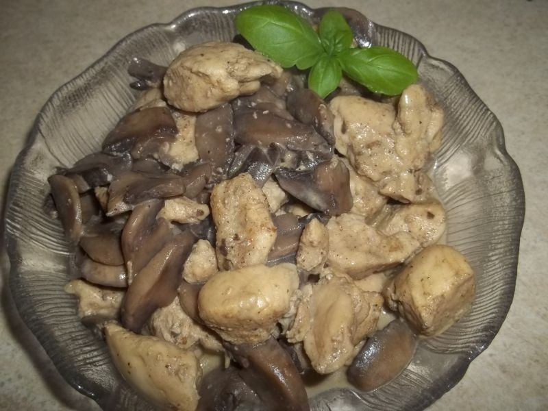 Filet z kurczaka z pieczarkami
