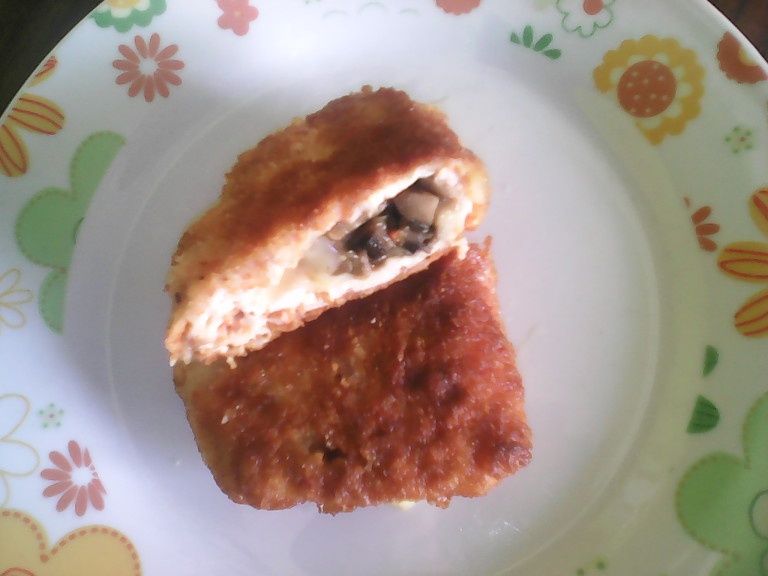 Filet z kurczaka z pieczarkami i serem żółtym