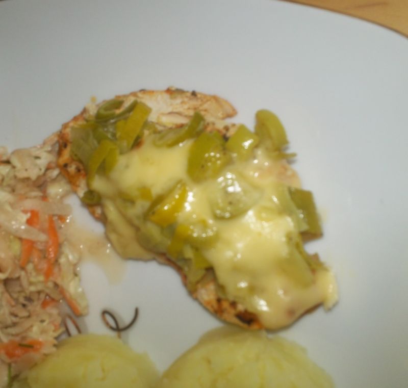 Filet z kurczaka z porem i serem żółtym