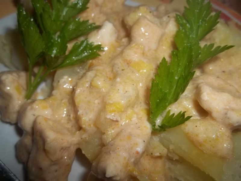 Filet z kurczaka z porem w sosie śmietanowym