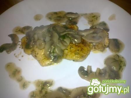 Filet z kurczaka z sosem grzybowym