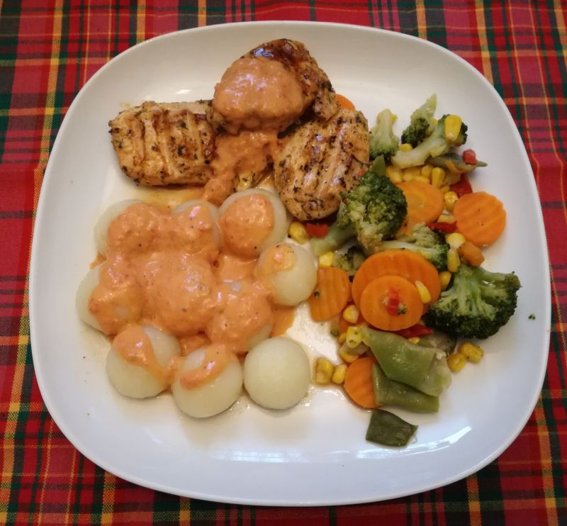 Filet z kurczaka z sosem z suszonych pomidorów Filet z kurczaka z sosem z suszonych pomidorów